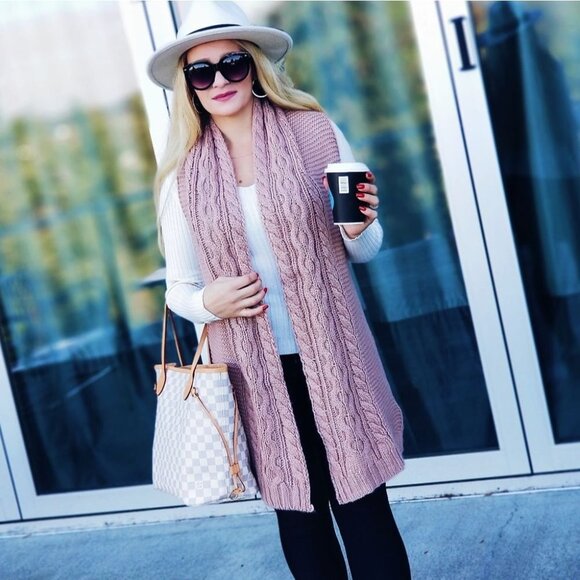 Blush Oversized Knitted scarf - Picture 3 of 6